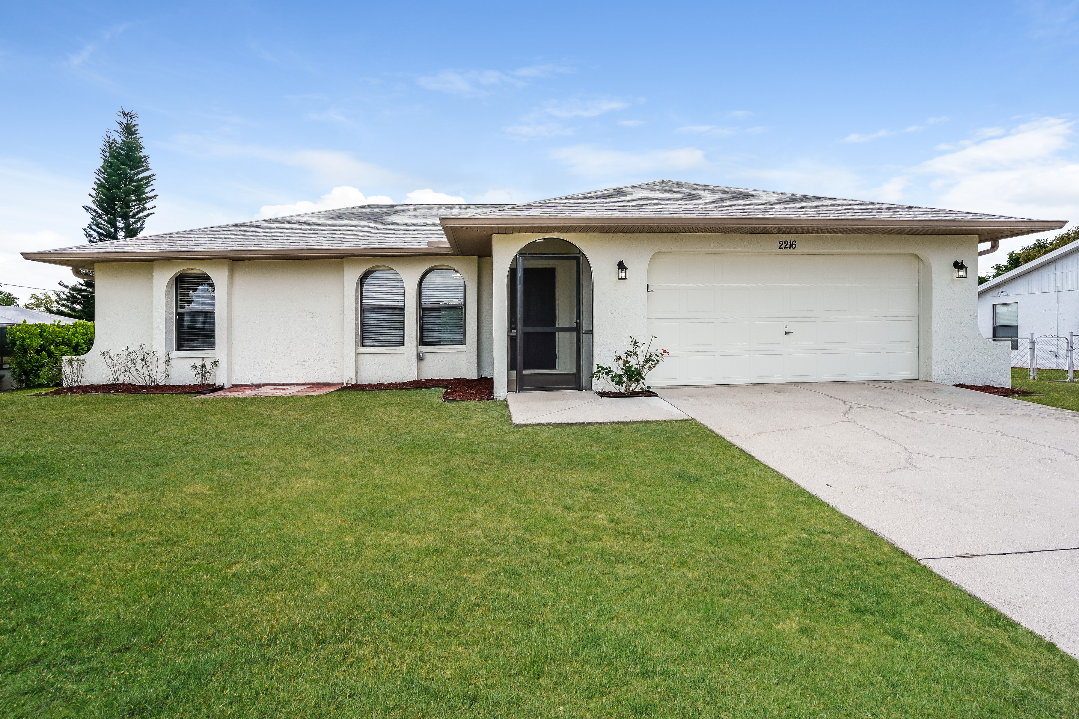 2216 S E 6TH LN CAPE CORAL, FL 33990